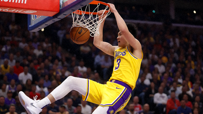 leyu乐鱼NBA篮球赛事配图展示湖人队比赛中的精彩扣篮瞬间